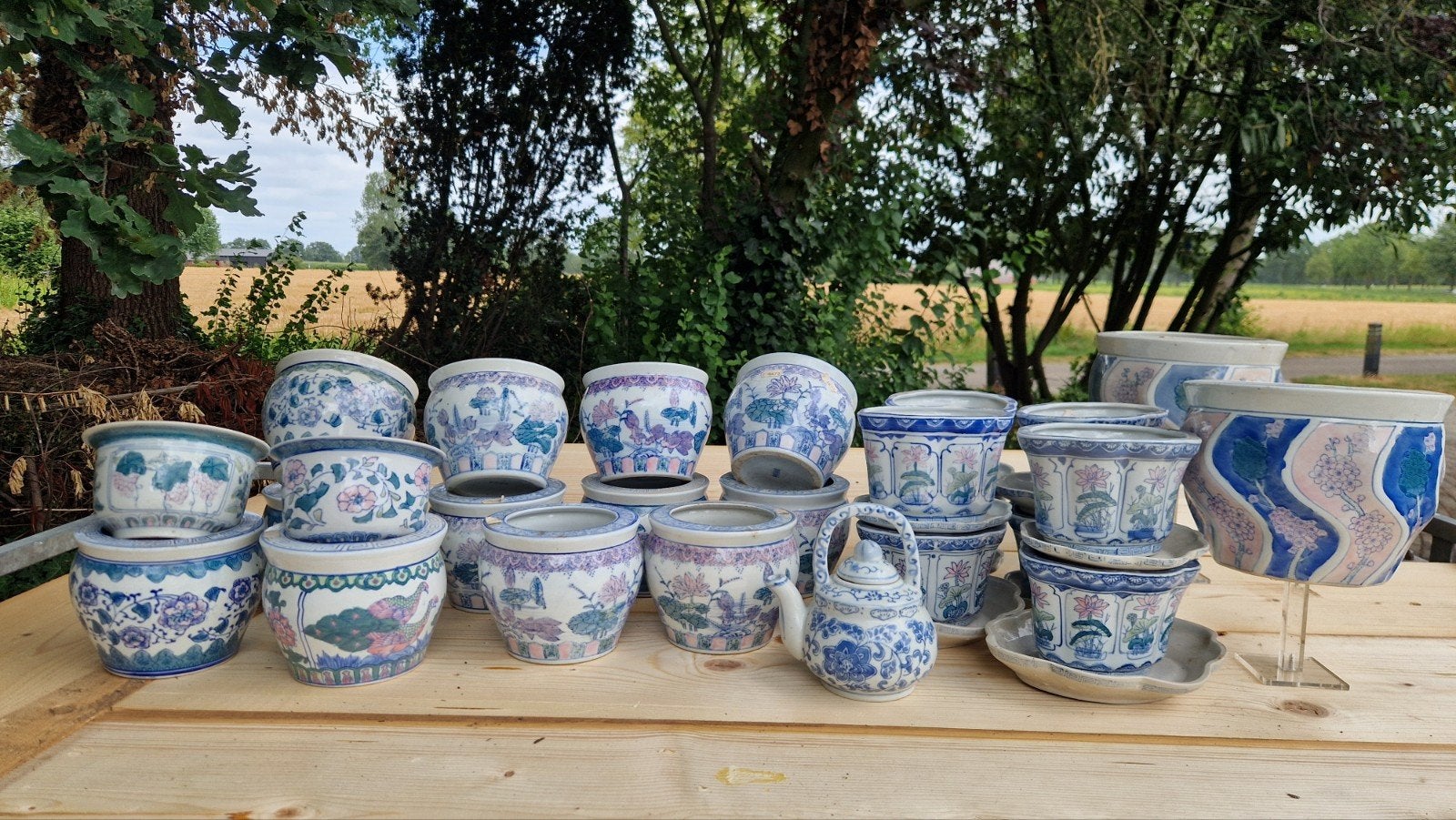 Set van 33 delen Chinese porseleinen bloempotten met schotel, Ophalen
