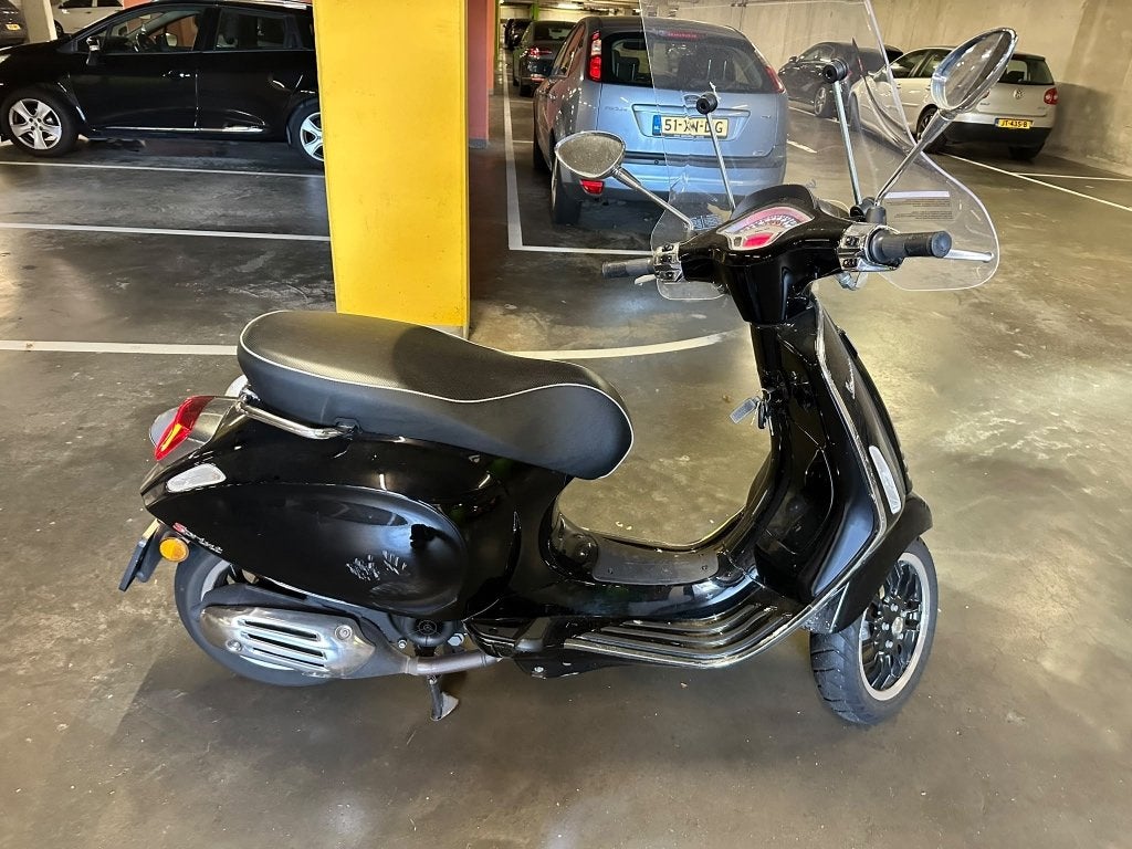 TE KOOP: Vespa Sprint 2023 – Zwart, Ophalen, Gebruikt, Maximaal 45 km/u, Vespa S
