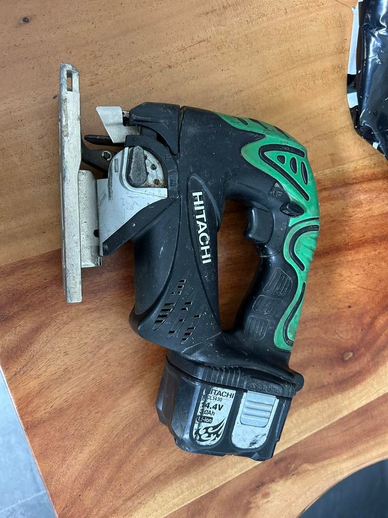 Hitachi accu Decoupeerzaag 14.4V, Decoupeerzaag, Ophalen of Verzenden, Zo goed als nieuw, 30 tot 70 mm