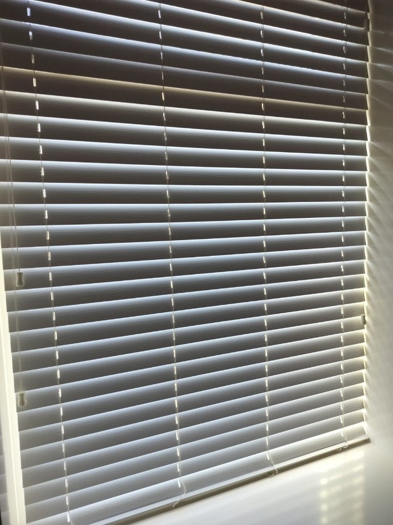 vitrage 'Faux wood' blinds wit houtlook "luxaflex" jaloezie, Overige merken, Wit, Ophalen of Verzenden, Zo goed als nieuw