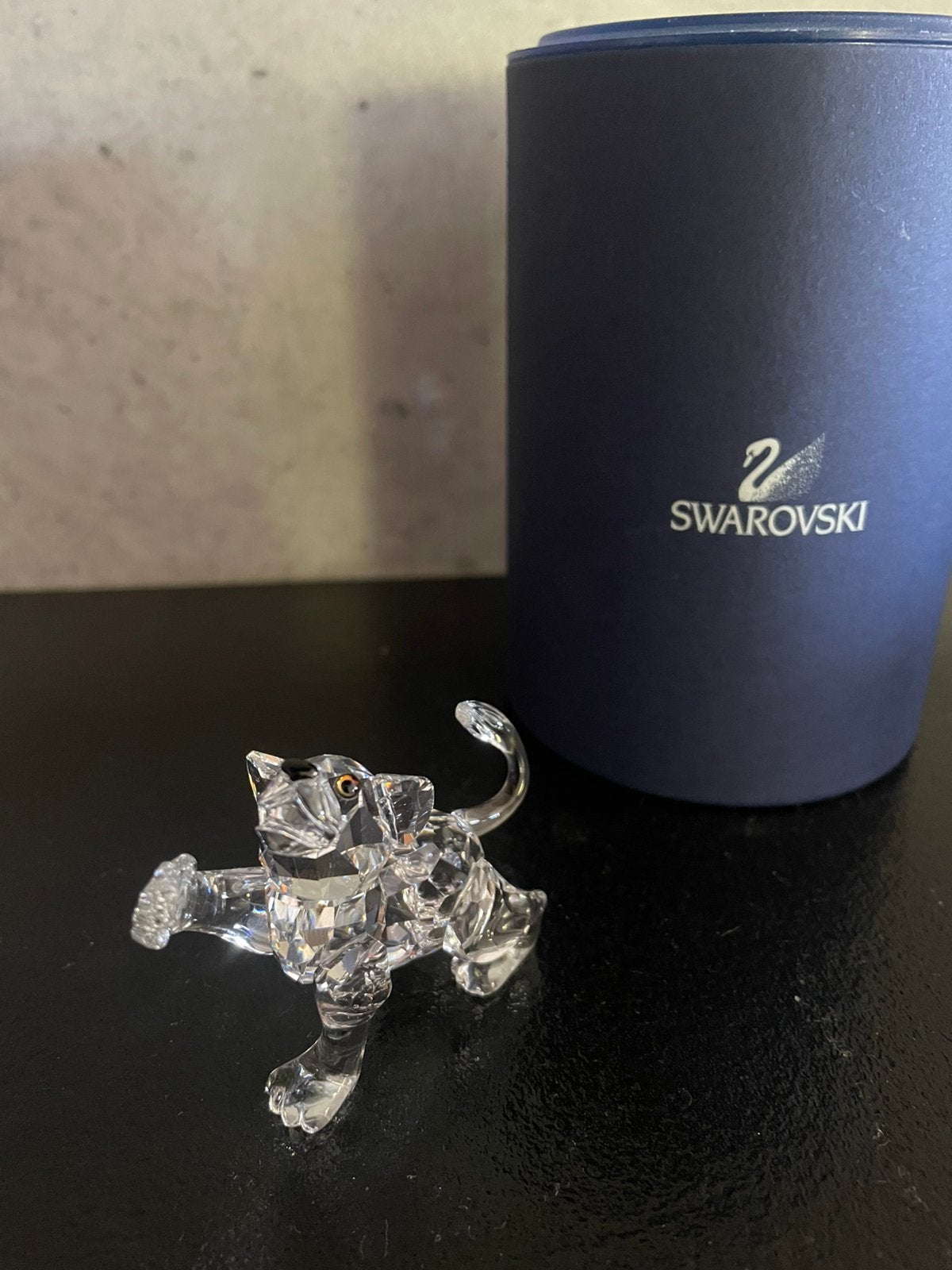 Swarovski tijgerjong 210460, Ophalen of Verzenden, Zo goed als nieuw, Figuurtje