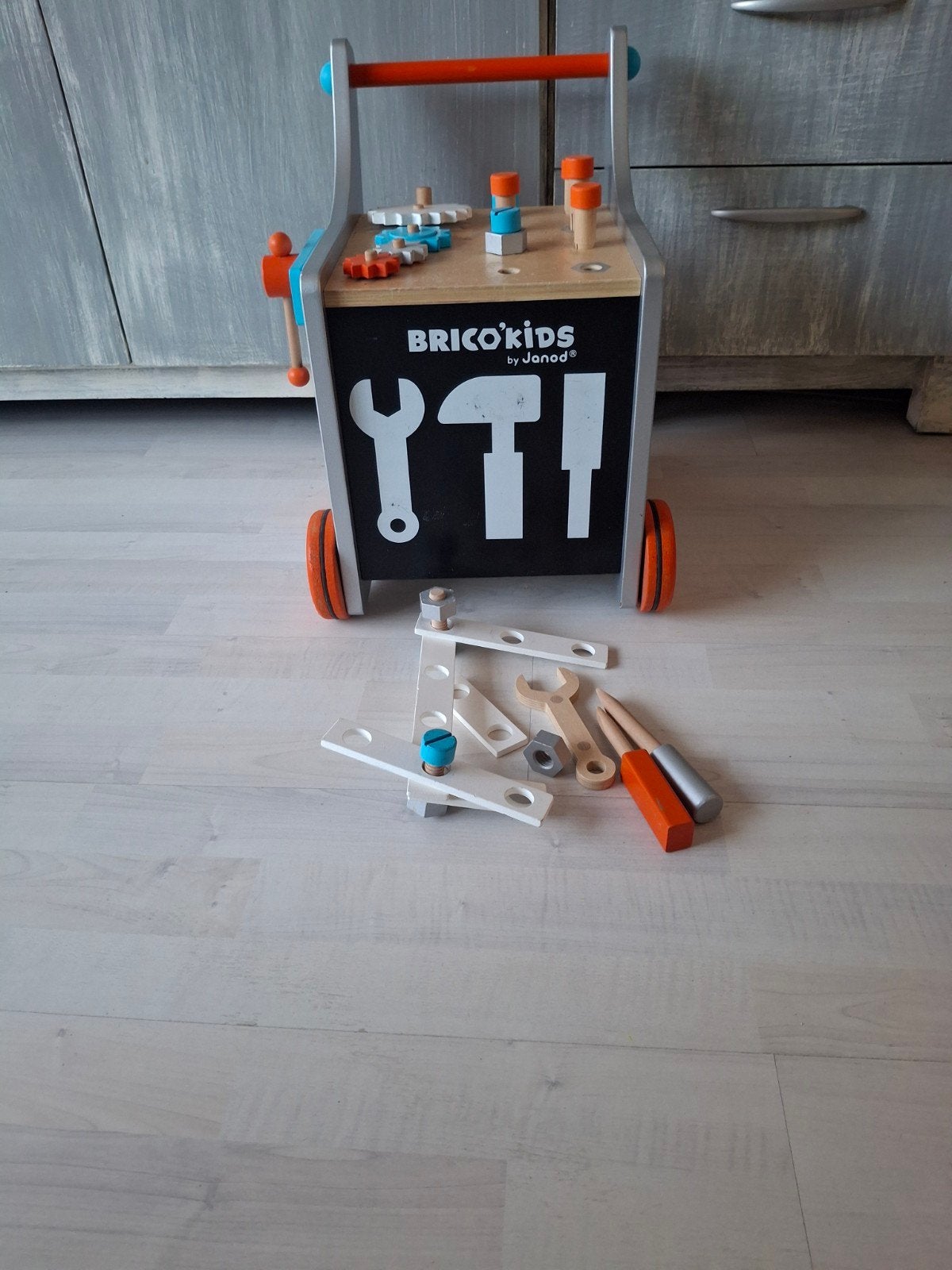 Janod BRICO'KIDS Houten Loopwagen & Gereedschapskar, Ophalen of Verzenden, Gebruikt, Duw- of Trekspeelgoed