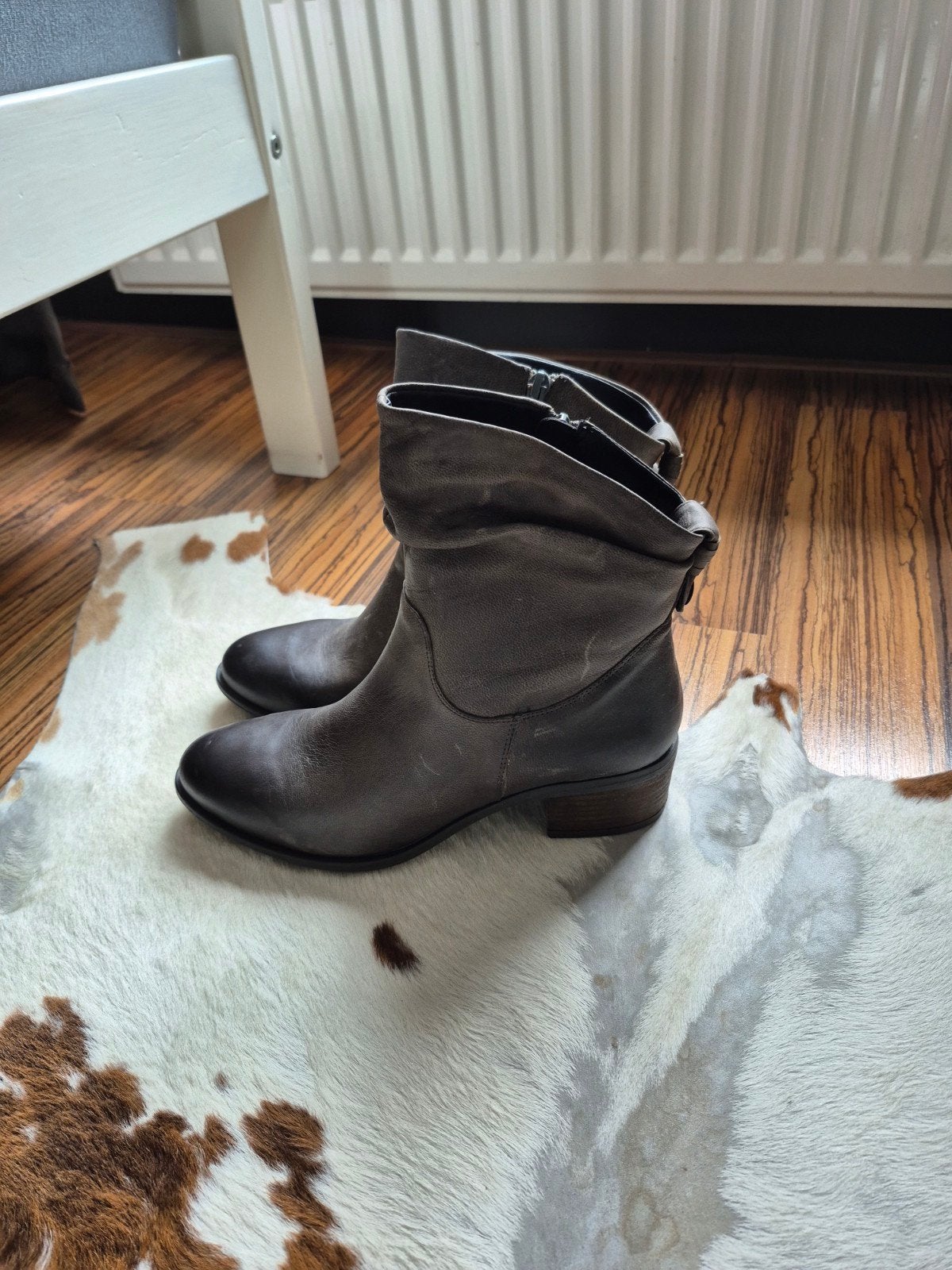 SPM Enkellaarsjes mt 38 Nieuw.!!, Kleding | Dames, SPM, Lage of Enkellaarzen, Nieuw, Ophalen of Verzenden