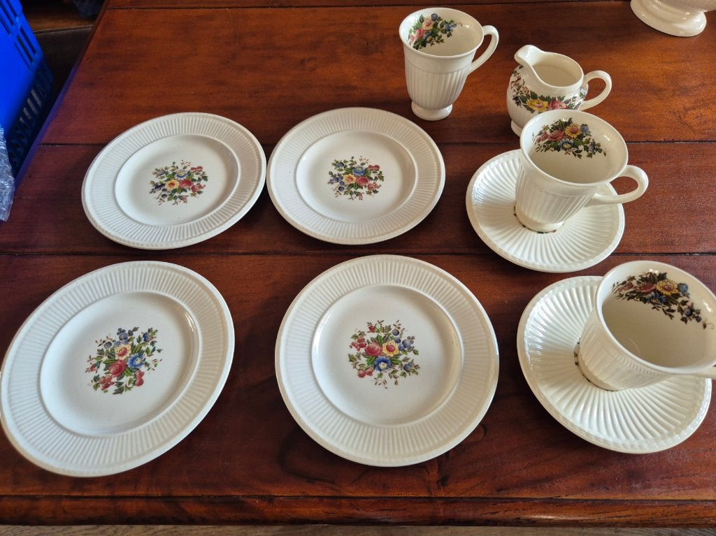 Wedgwood Conway - kopjes - gebaksbordjes, melkkannetje, Overige typen, Ophalen of Verzenden, Zo goed als nieuw, Wedgwood