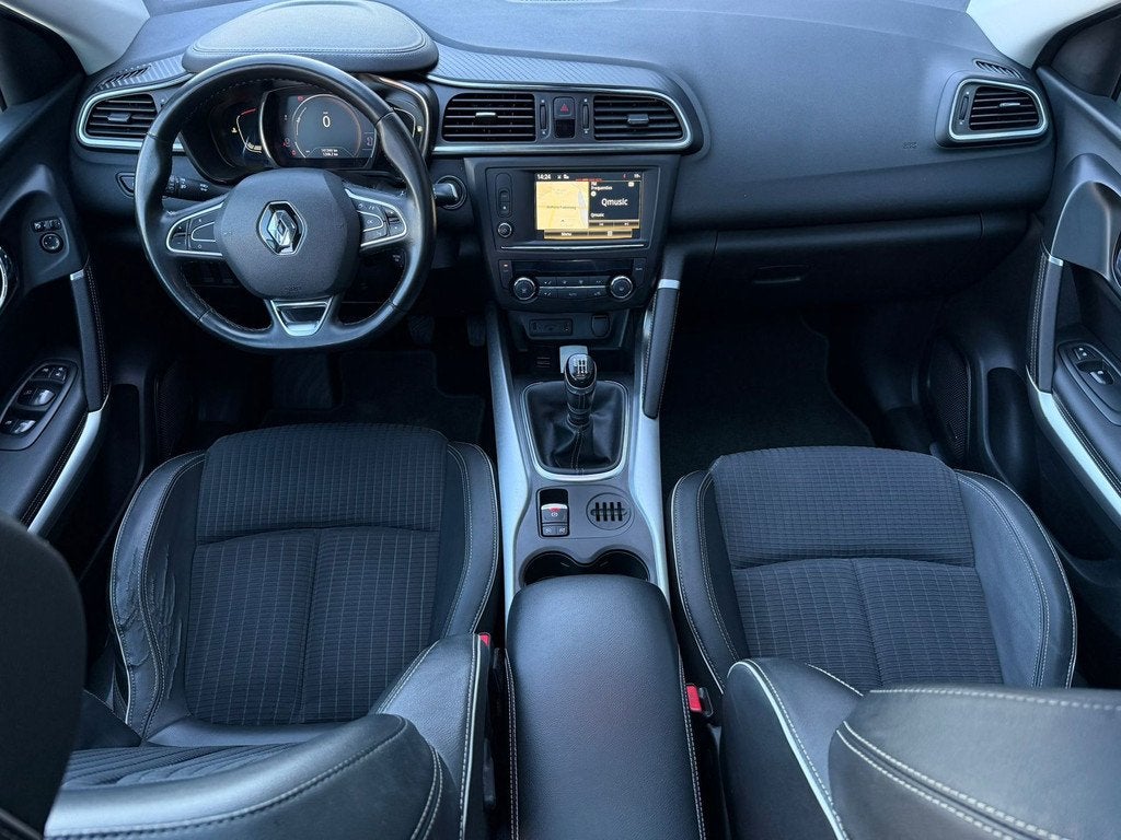 Renault Kadjar 1.2 TCe Bose|Panoramadak|Navi|Nieuw APK, Voorwielaandrijving, Kadjar, Gebruikt, Wit