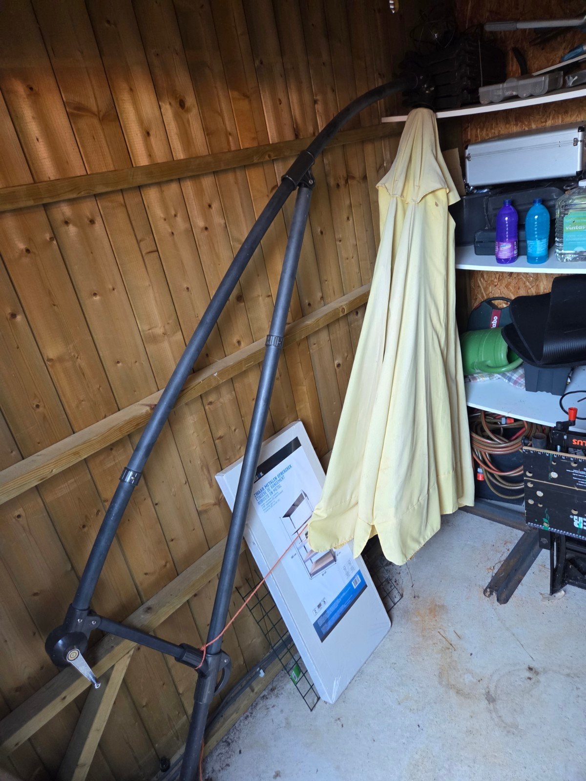 Zweefparasol - Oudje maar functioneert nog prima, Tuin en Terras, Ophalen, Kantelbaar, Gebruikt, 2 tot 3 meter