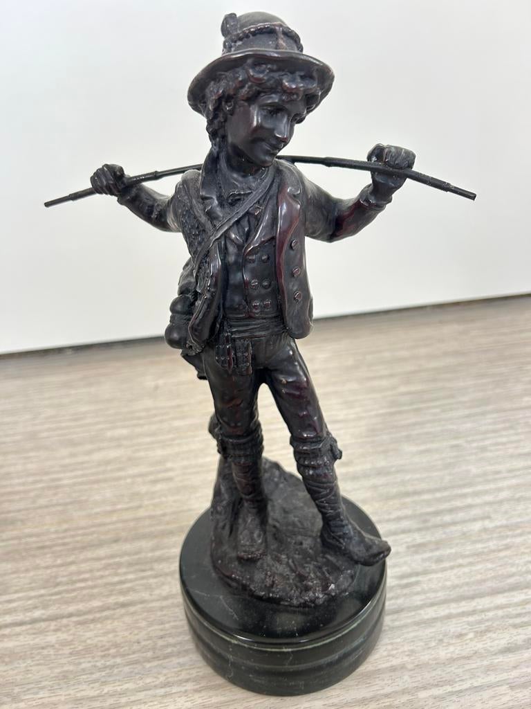 Antiek bronzen beeld van een jongen., Ophalen, Zo goed als nieuw
