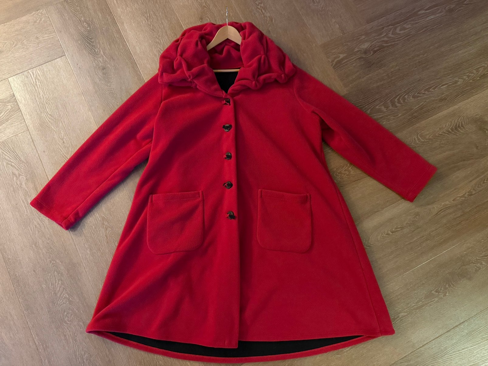 Boris Industries lange rode fleece jas A-lijn maat 2 (44/46), Verzenden, Zo goed als nieuw, Rood