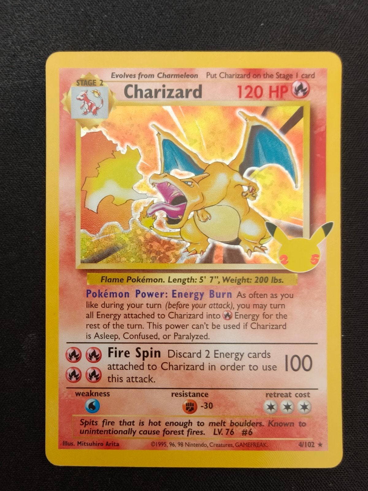Charizard 25th Celebrations 4/102 Pokémon Kaart, Hobby en Vrije tijd, Ophalen of Verzenden, Zo goed als nieuw, Losse kaart, Foil