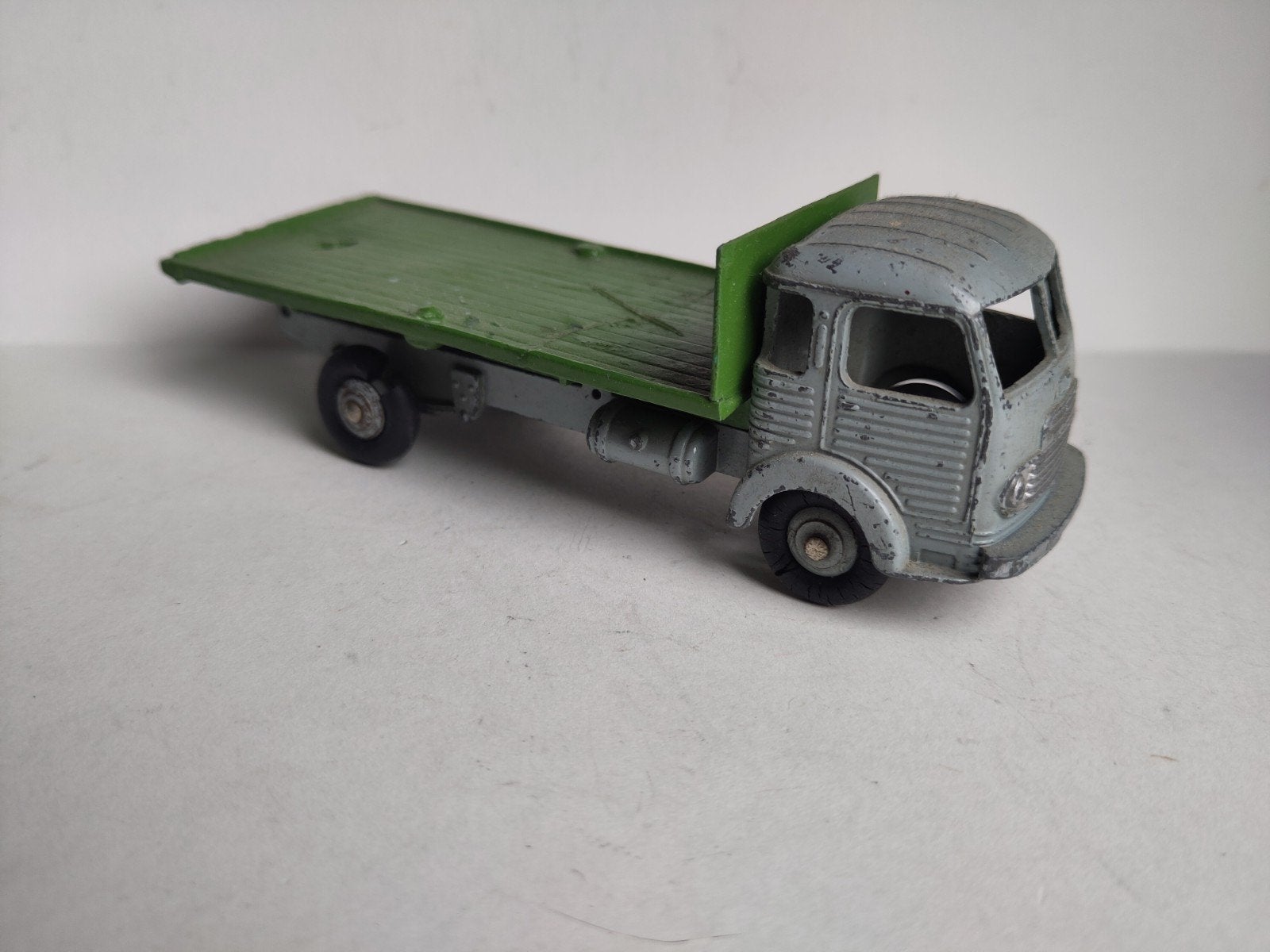 Dinky Toys No. 33C Simca Cargo Miroitier, Ophalen of Verzenden, Gebruikt, Auto, Dinky Toys