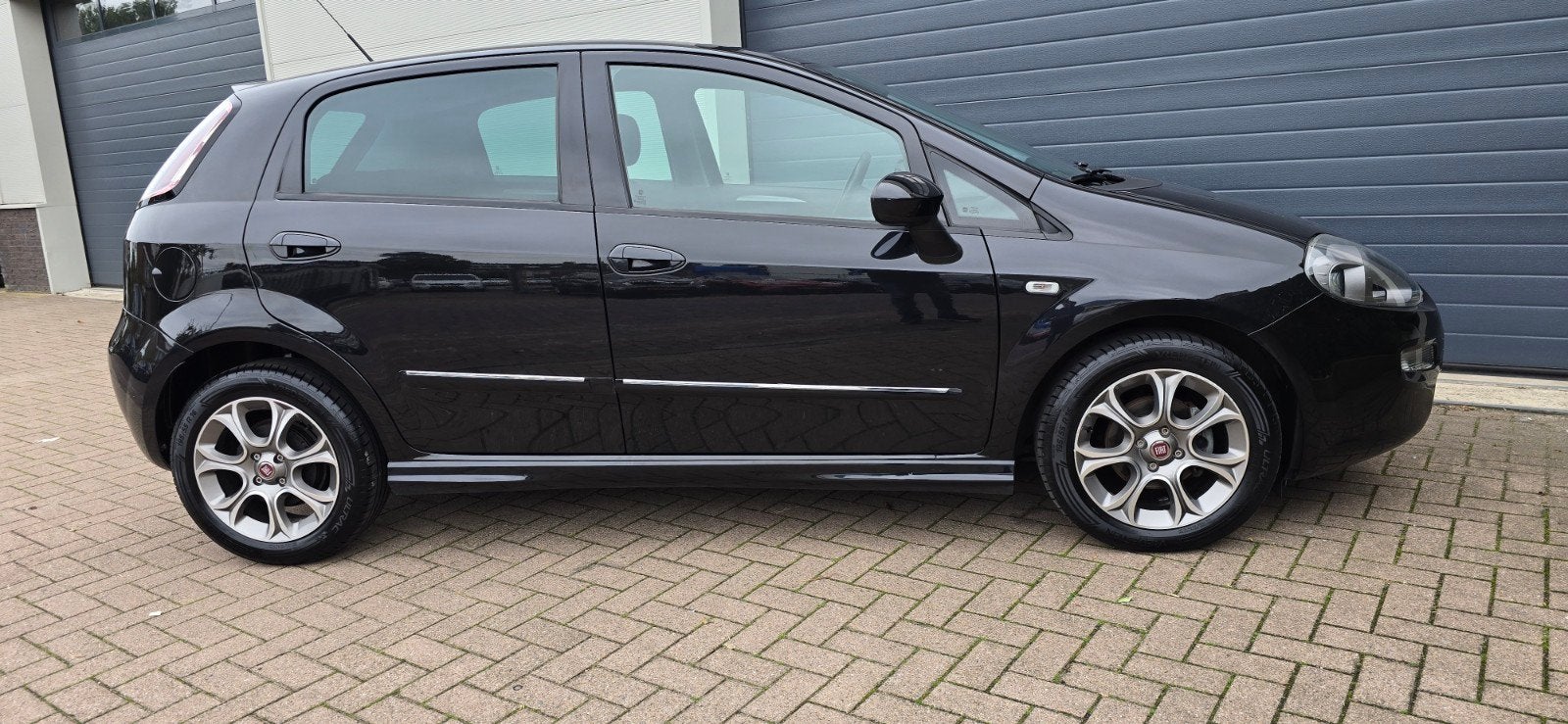 Foto 19 van Fiat Punto 0.9 Twinair74KW 5DR 2015 ,Carplay,Grote beurt,apk