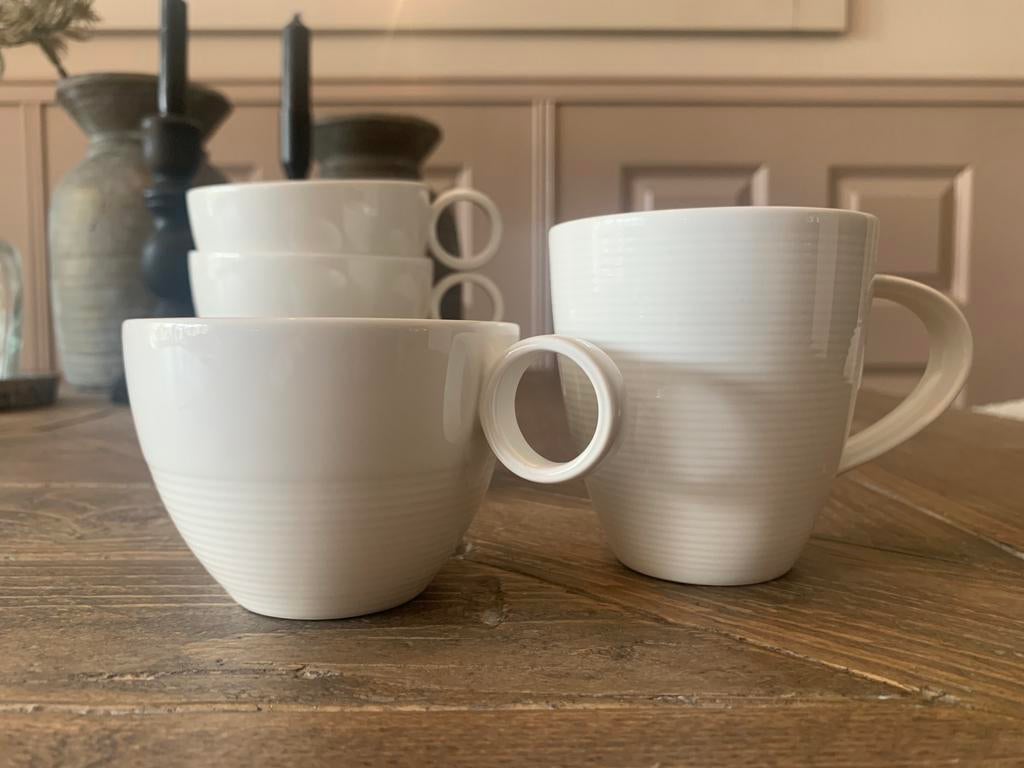4 kopjes van servies New Linnen, Ophalen of Verzenden, Zo goed als nieuw, Overige stijlen, Kop(pen) en/of Schotel(s)