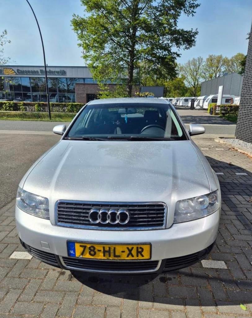 Audi A4 2.0 96KW 2001 Grijs, Auto's, 4 cilinders, 1984 cc, A4, Origineel Nederlands