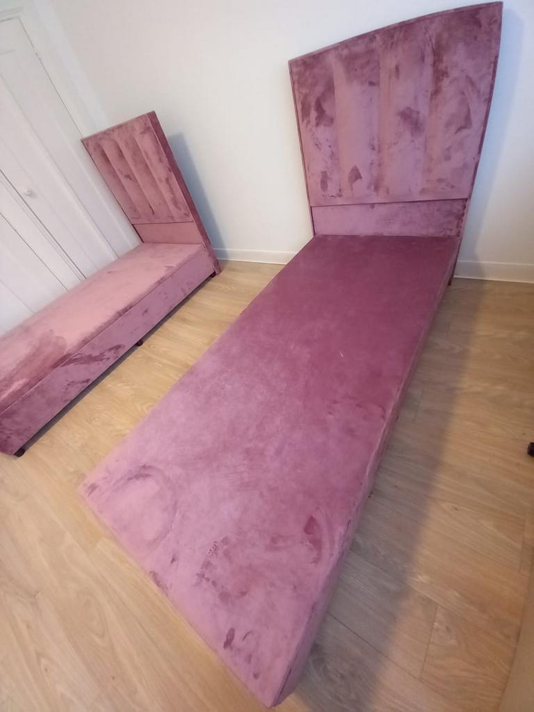 twee roze bedden (zonder matras), Ophalen, 90 cm, Eenpersoons, Nieuw