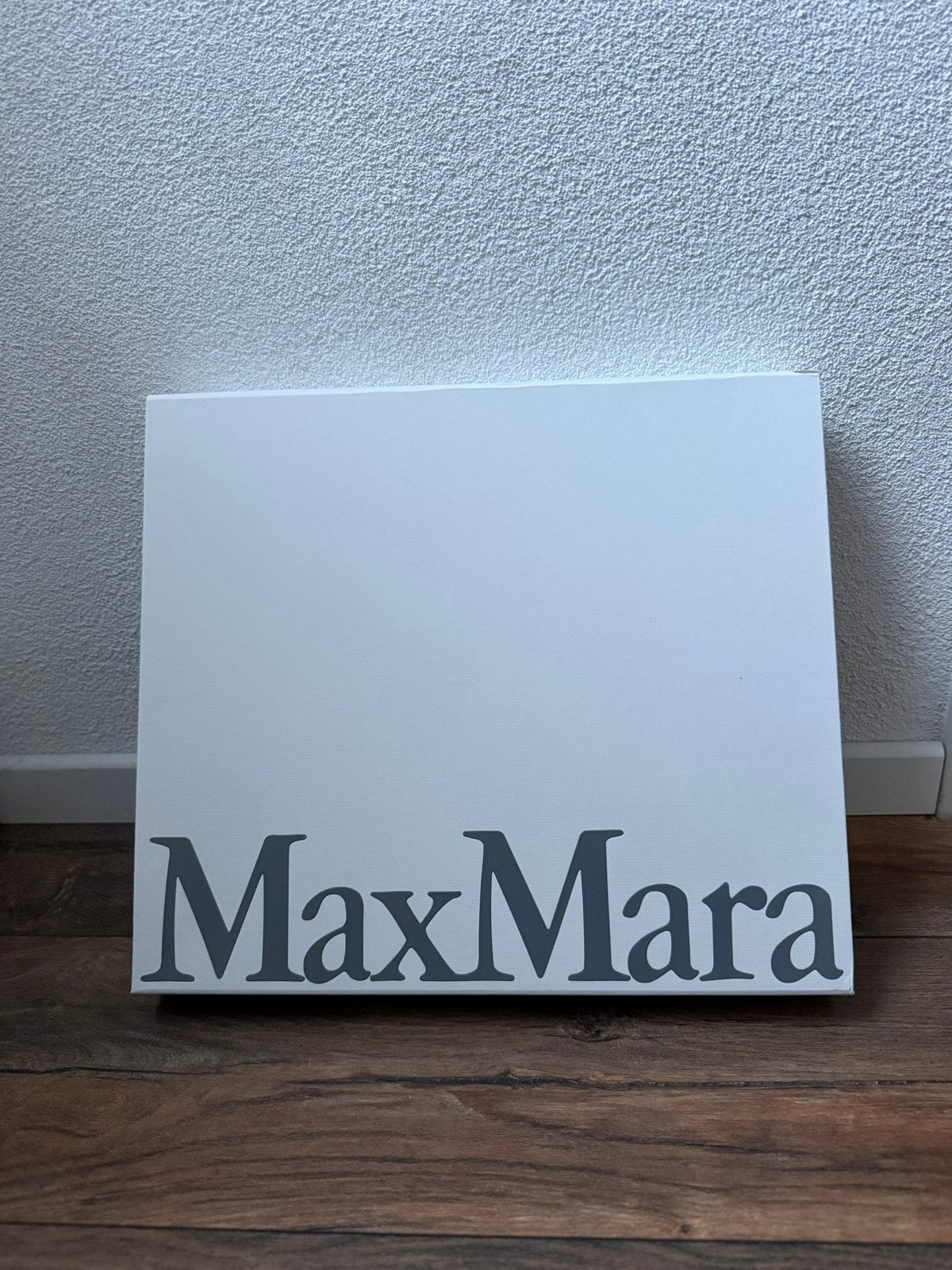 Mooie originele doos / box / opbergbox van Max Mara, Doos, Opvouwbaar, Minder dan 50 cm, Ophalen of Verzenden