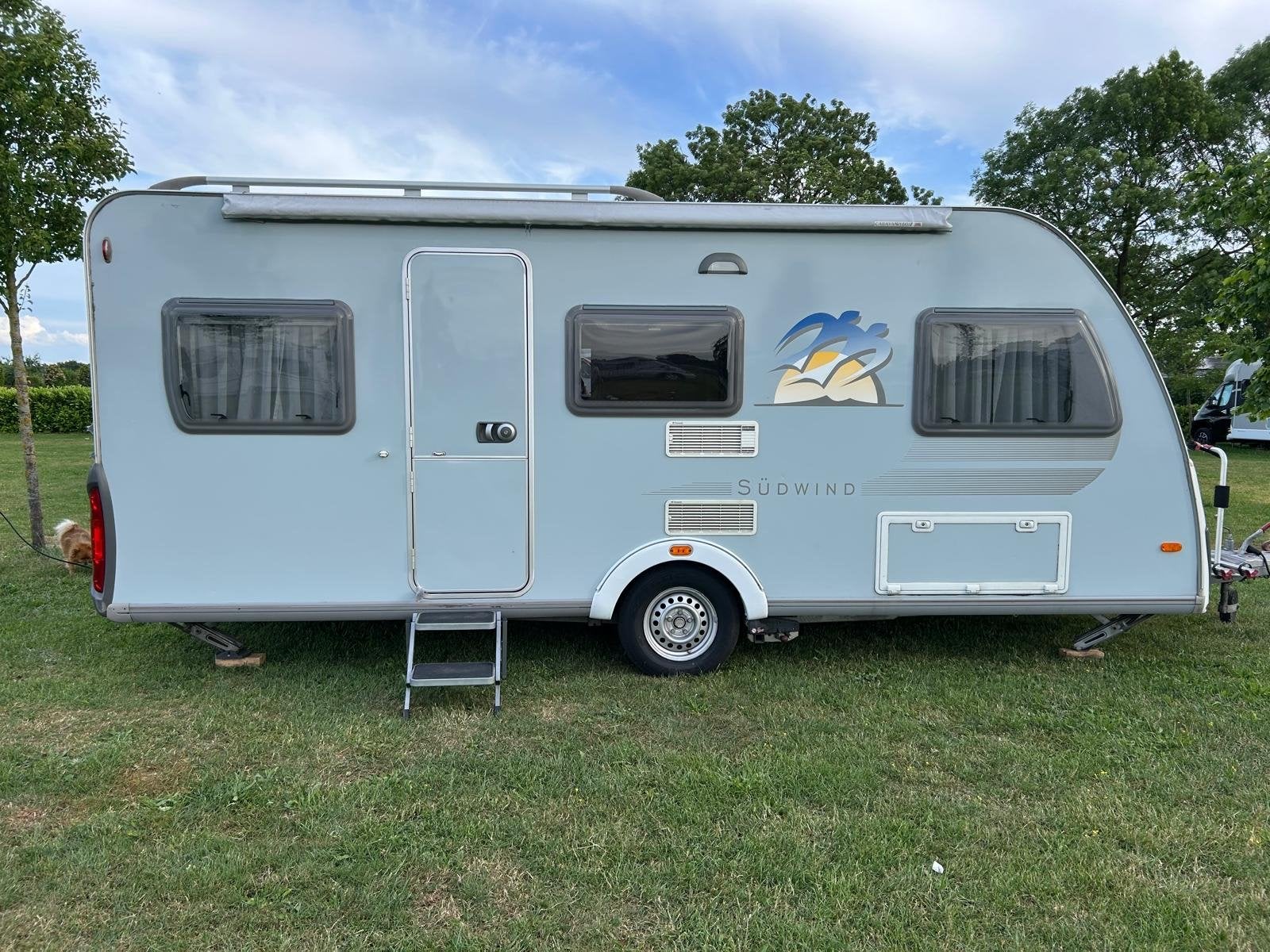 Zeer nette caravan te koop- Knaus Sudwind W01500, Caravans en Kamperen, Caravans, Rondzit, 7 tot 8 meter, Particulier, Knaus