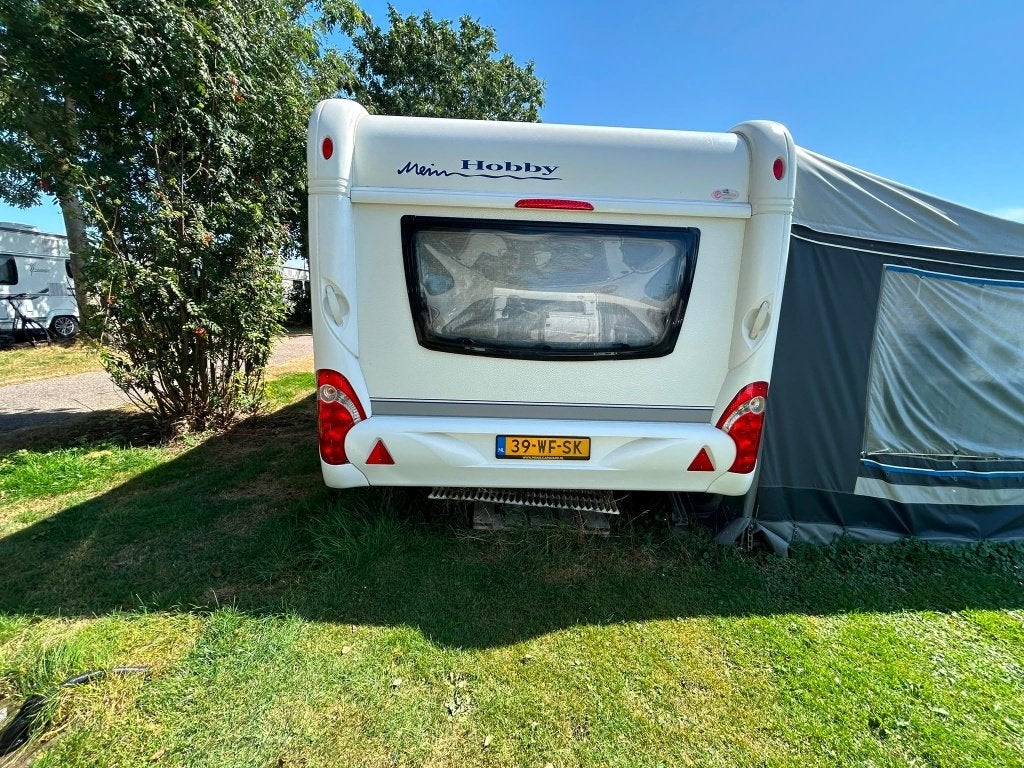 Foto 3 van Hobby 560 UFE, compleet met inventaris en voortent
