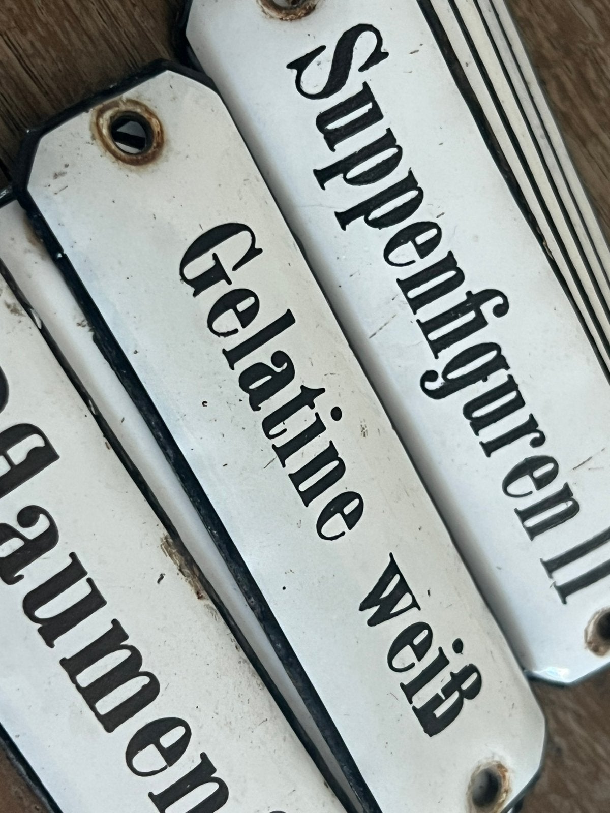 OUD EMAILLE BORDJE UIT KRUIDENIERS WINKEL, Ophalen of Verzenden