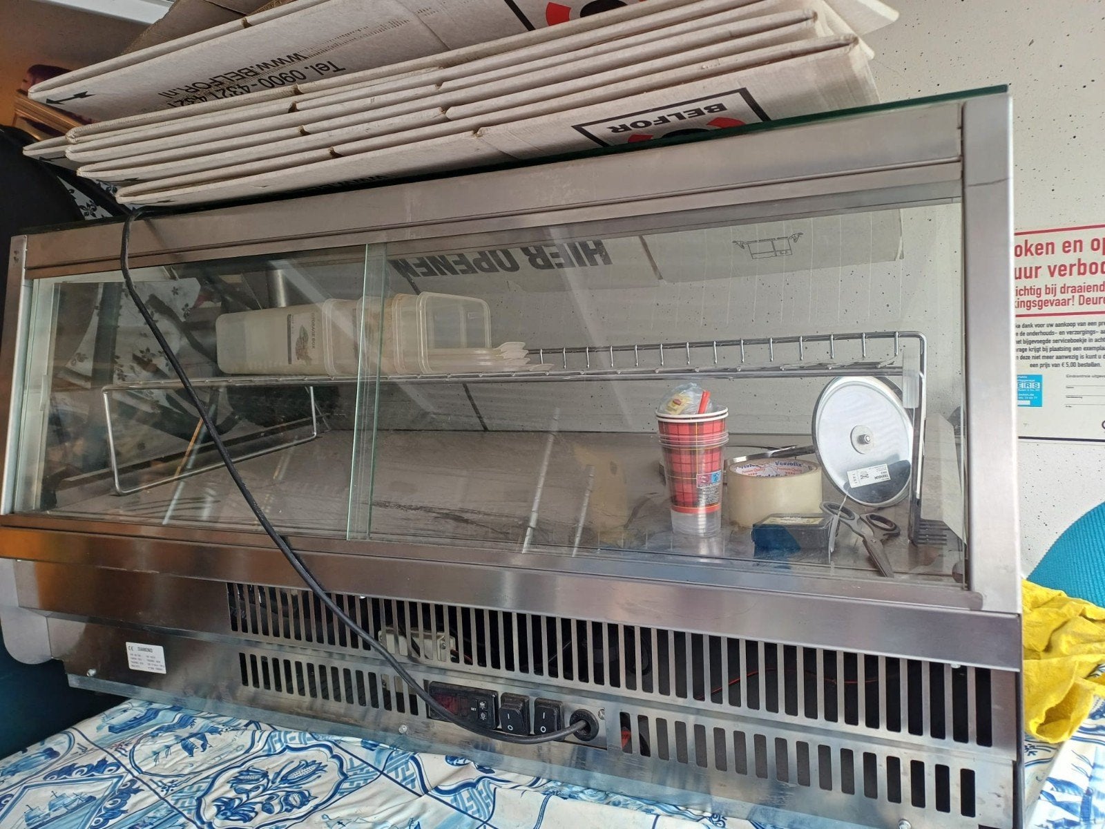 Diamond opzet koelvitrine, Ophalen