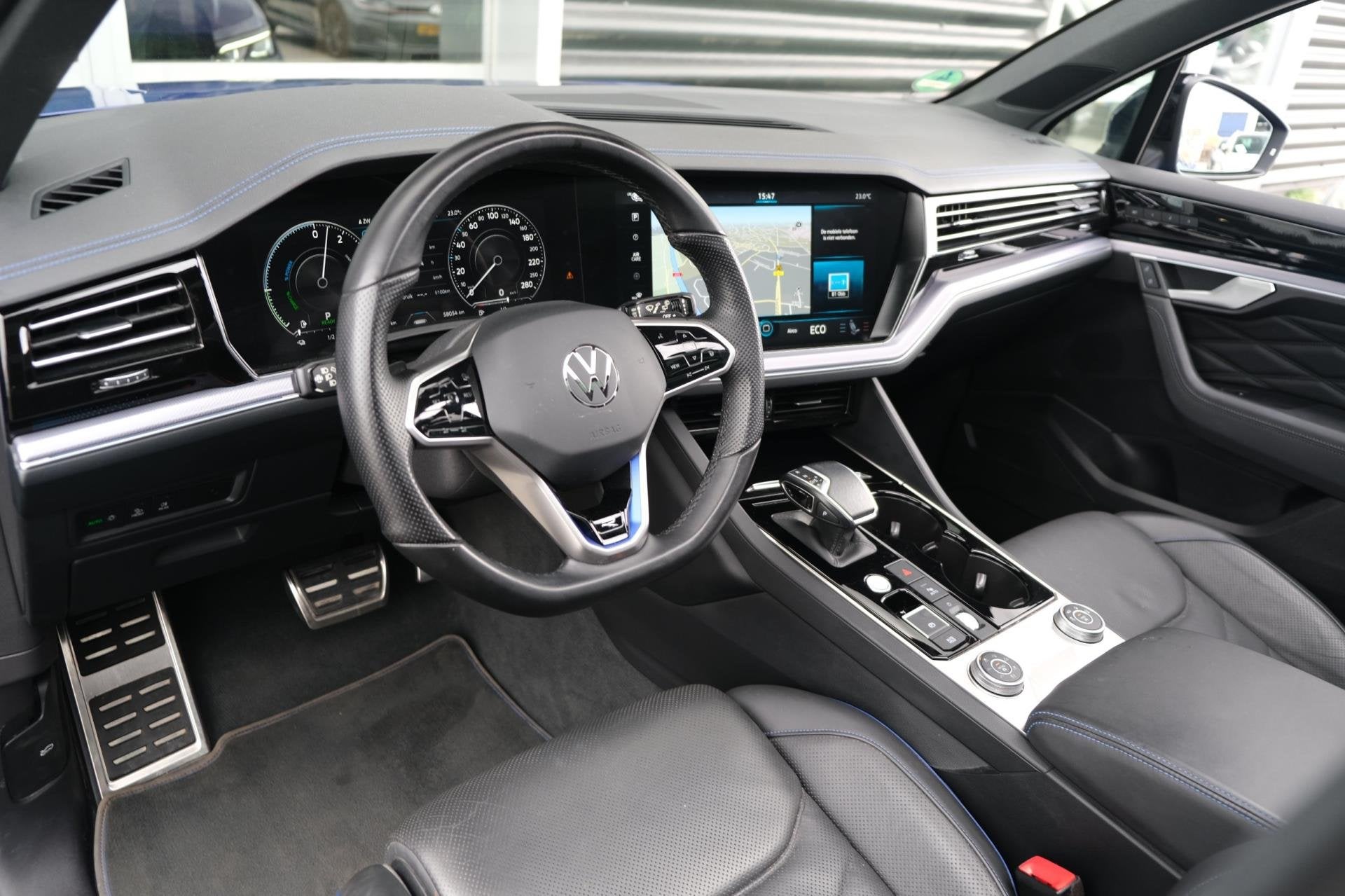 Volkswagen Touareg 3.0 TSi eHybrid R 462PK 4MOTION Pano Lede, Automaat, Gebruikt, Zwart, 2995 cc