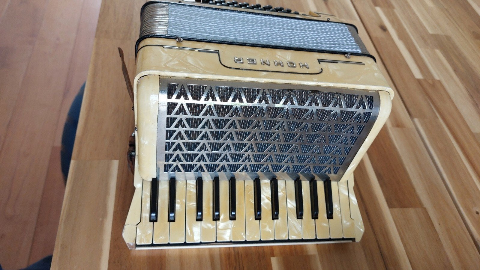 Vintage Hohner Imperial IIA (1930s) • Compact & Speelbaar

A, Ophalen, Gebruikt, 32-bas, Met koffer
