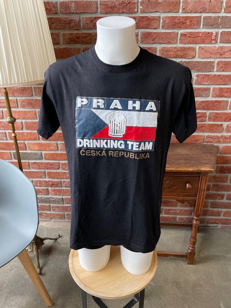 Praha drinking team T-Shirt maat L - Praag bier team, Ophalen of Verzenden, Zo goed als nieuw, Maat 52/54 (L), Zwart