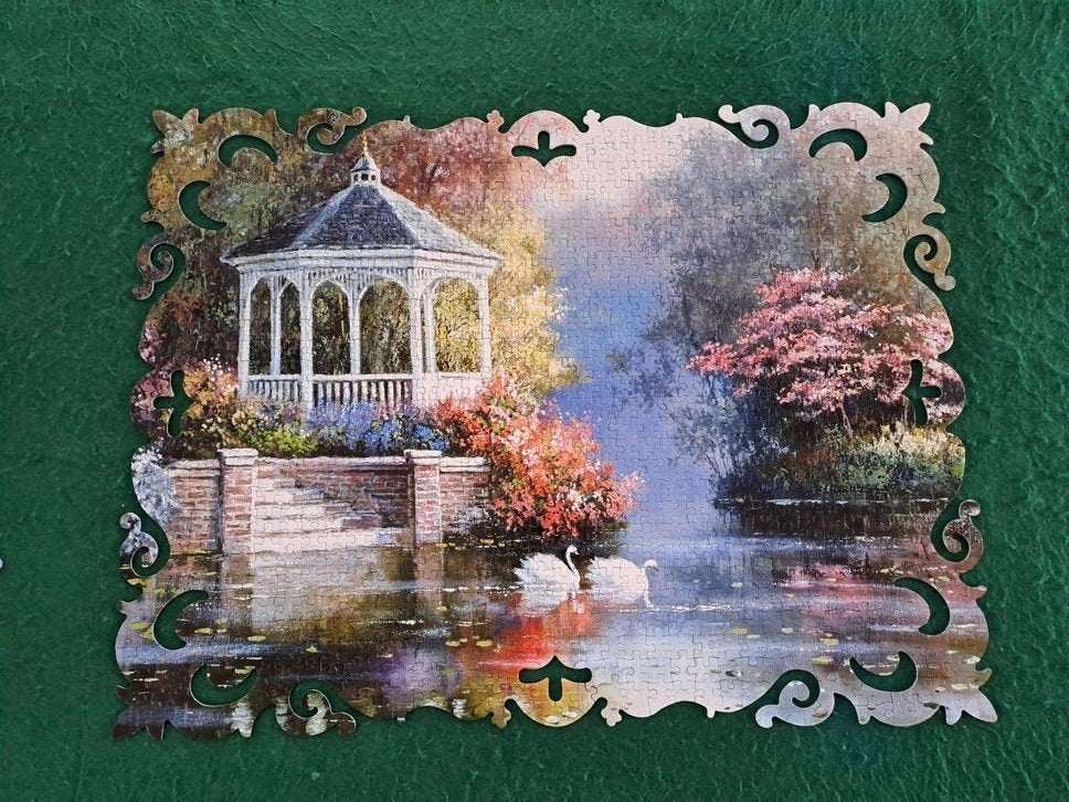 Deco Puzzel - Zwanen bij Tuinhuis 1000 stukjes, wall art, Ophalen of Verzenden, 500 t/m 1500 stukjes, Gebruikt, Legpuzzel