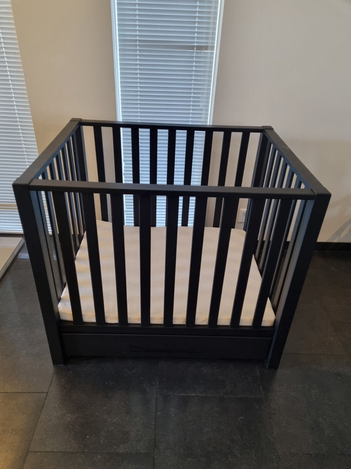 zwarte babybox 80x100cm incl lade, Kinderen en Baby's, Boxen, Ophalen, Gebruikt, Rechthoekig, In hoogte verstelbaar
