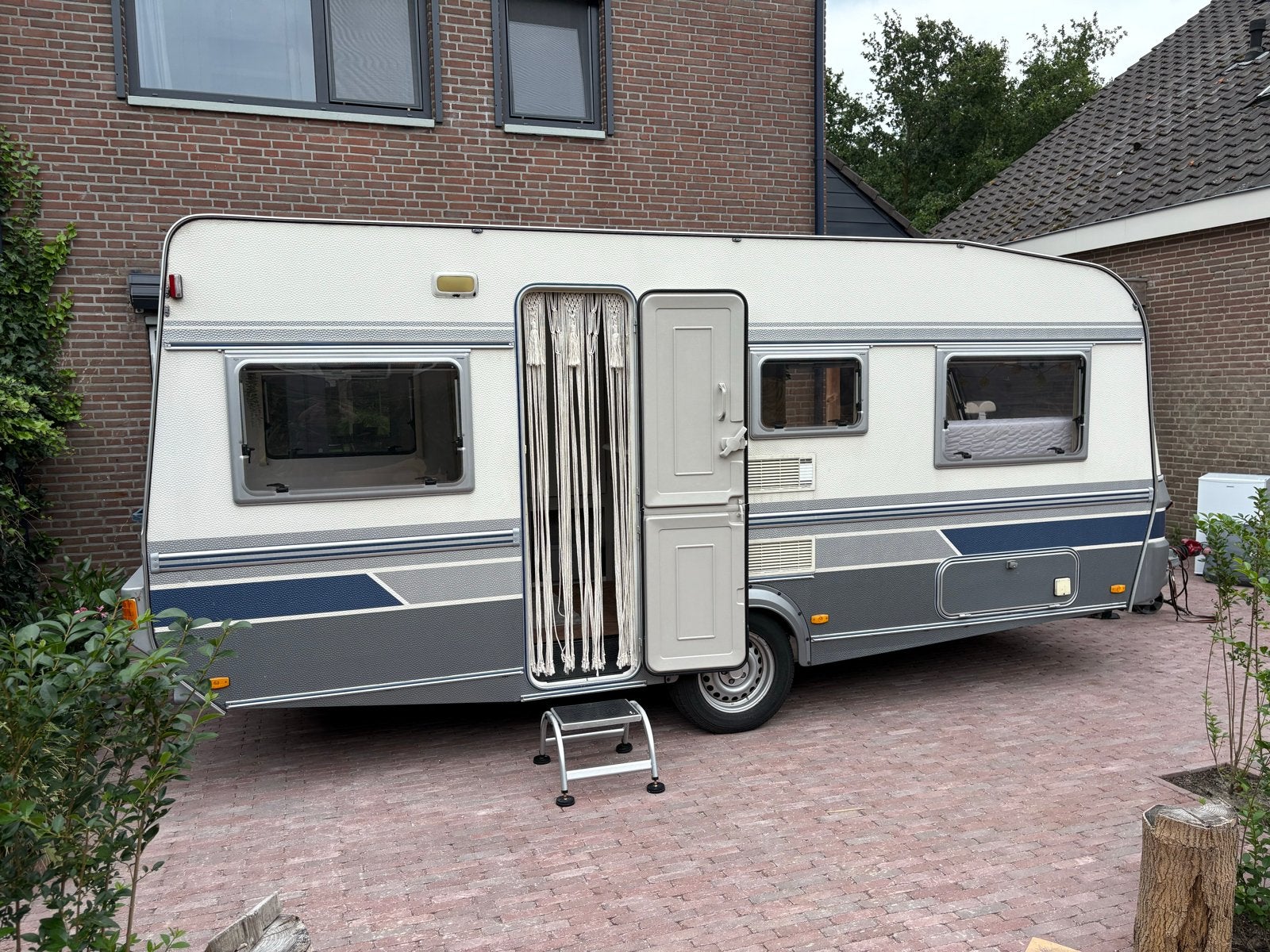 Fendt Joker 490 gepimpte caravan met nieuwe voortent, Caravans en Kamperen, Vast bed, 750 - 1000 kg, Particulier, Fendt