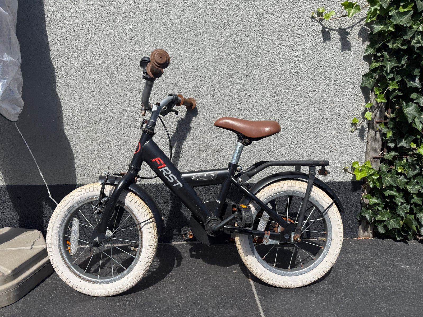 Kinderfiets FIRST 2CYCLE 14 inch - Zwart met witte banden, Ophalen, Gebruikt, Velgrem, Minder dan 16 inch