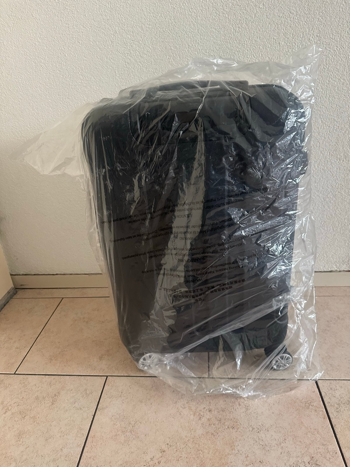 Duurzame 24 inch koffer - Obsidiaan Zwart, Sieraden, Tassen en Uiterlijk, Koffers, Hard kunststof, Nieuw, Ophalen of Verzenden