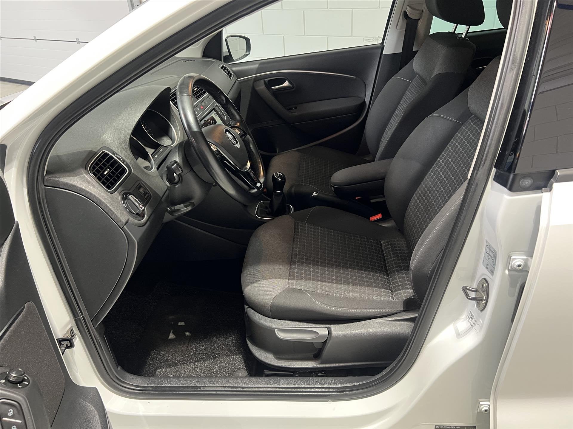 Volkswagen Polo 1.2 TSI 90pk R-Line Navi, Climate, Cruise, P, Auto's, Stof, 4 cilinders, Wit, Origineel Nederlands