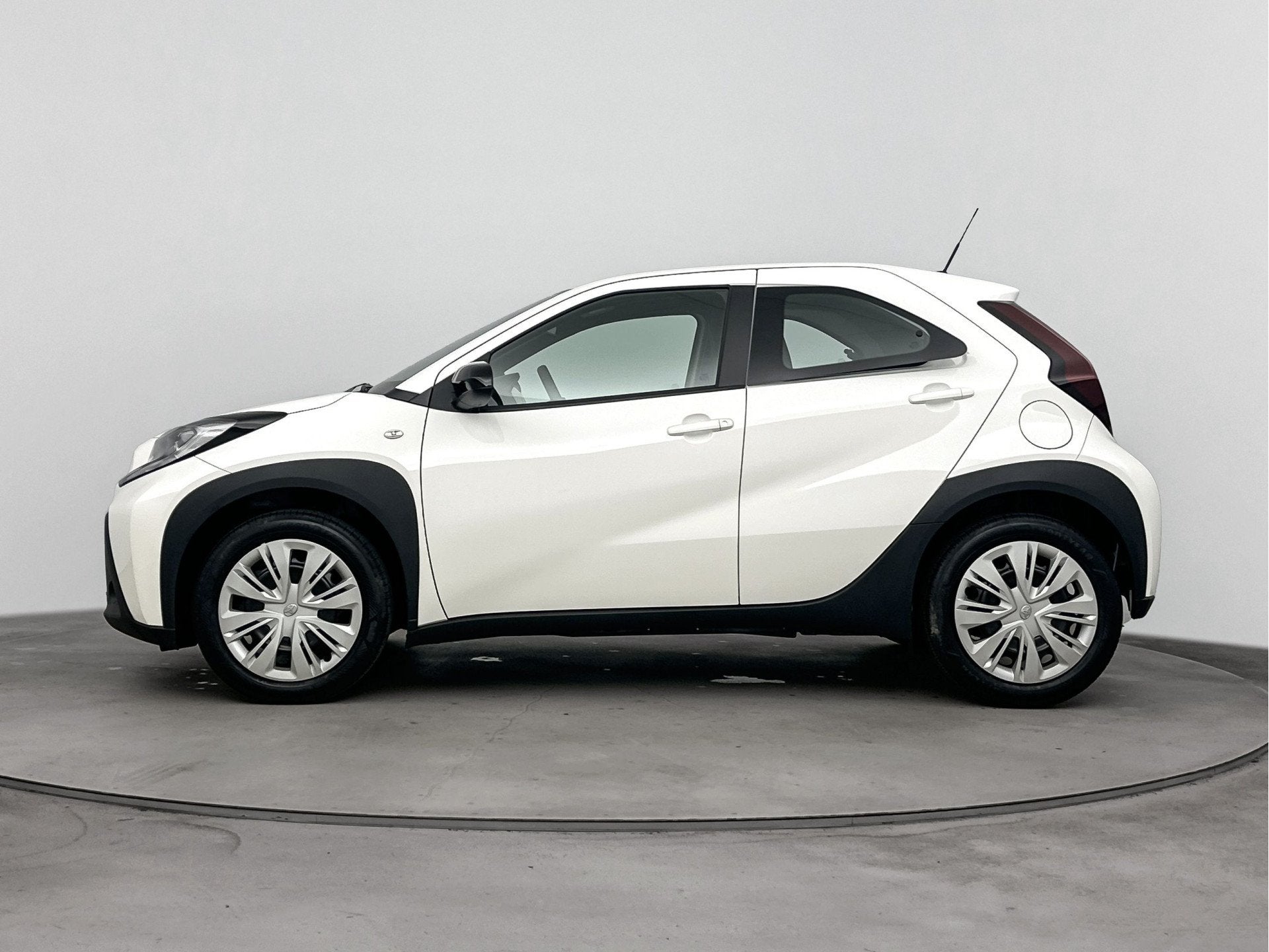 Toyota Aygo X 1.0 VVT-i MT Play *DEMO* | Airco | Cruise Cont, Auto's, 12 maanden, Stof, Euro 6, 920 kg