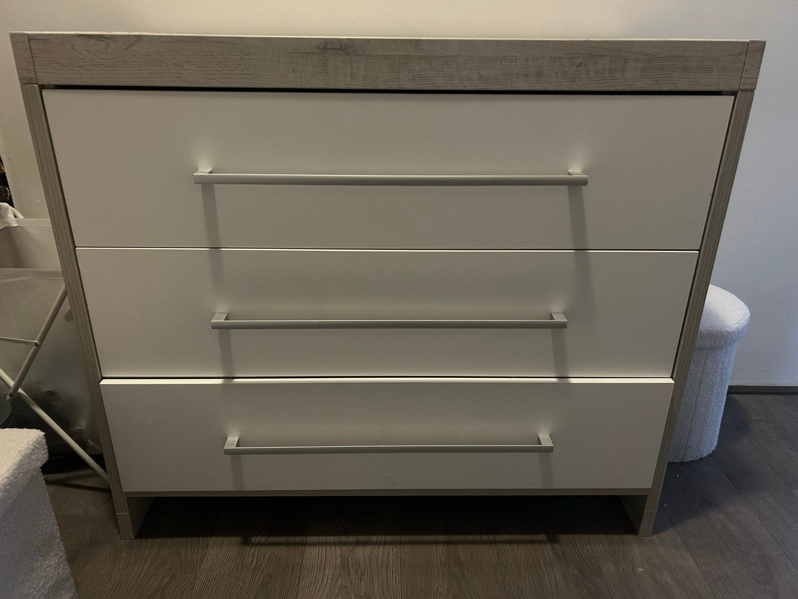 Commode met 3 laden - wit met houtlook, Ophalen, Gebruikt, 100 tot 150 cm, 50 tot 100 cm