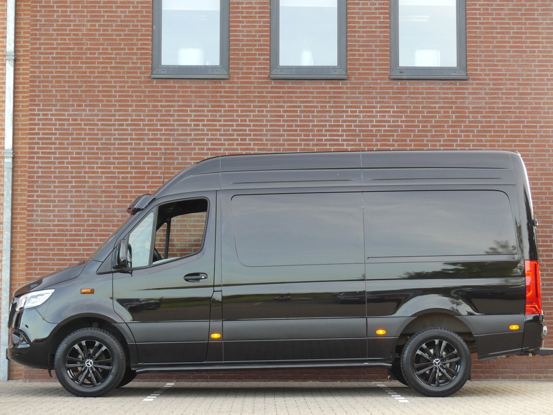 Mercedes-Benz Sprinter 317 CDI L2H2 LED/Camera/PDC/Navigatie, Auto's, Automaat, Dealer onderhouden, Achterwielaandrijving, Gebruikt
