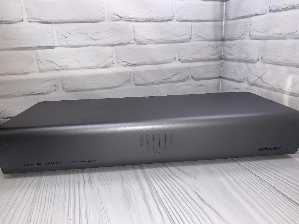 Audioquest Niagara 1200EU Mains filter, Verzenden, Zo goed als nieuw
