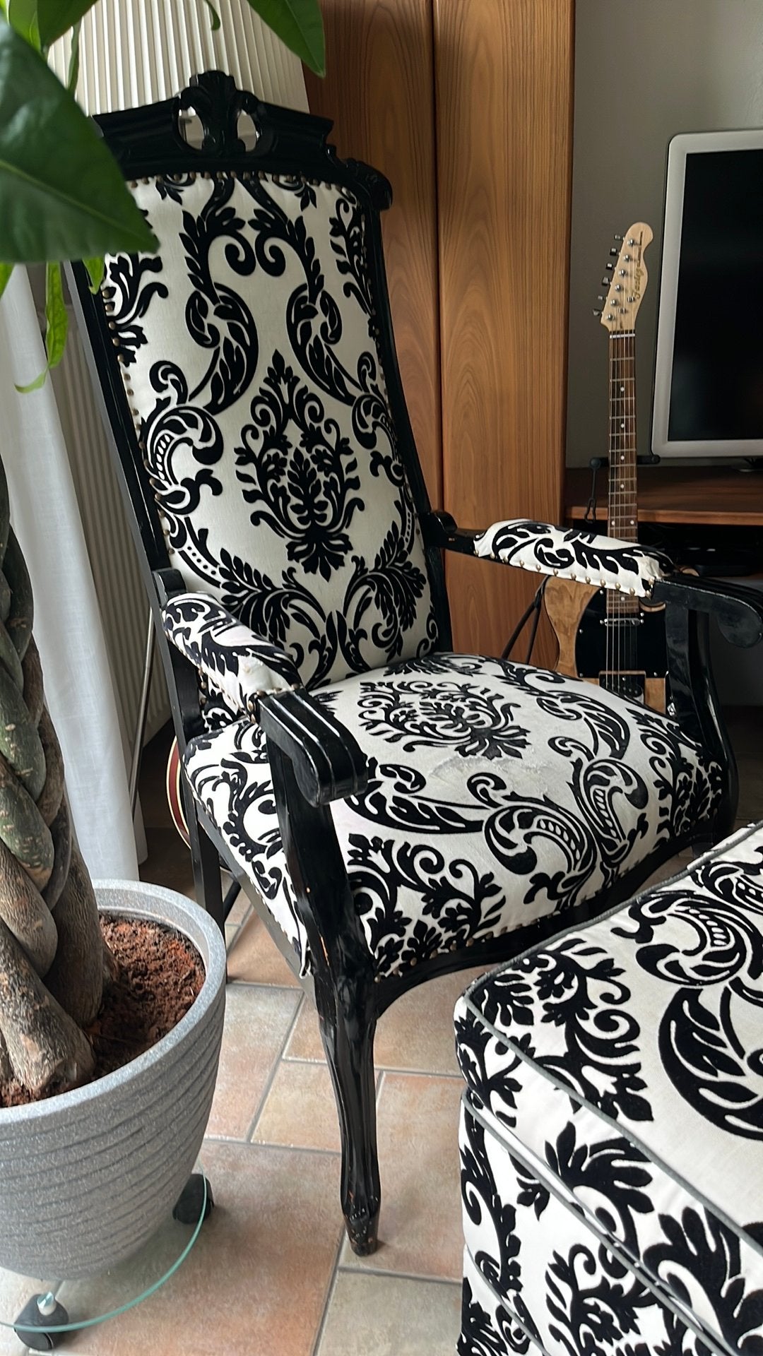 Elegante fauteuil met voetenbank - Zwart/Wit Barok, Ophalen