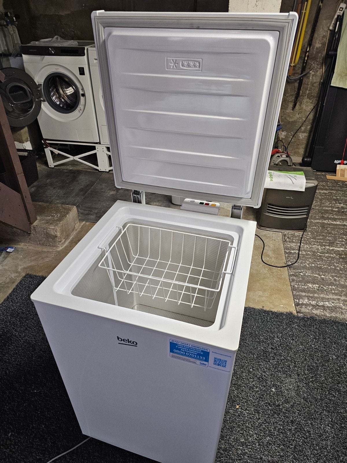 Beko 104L Vrieskist - Zo goed als nieuw, stil en compact, Witgoed en Apparatuur, Vriezers en Diepvrieskisten, Vrieskist, Minder dan 60 cm