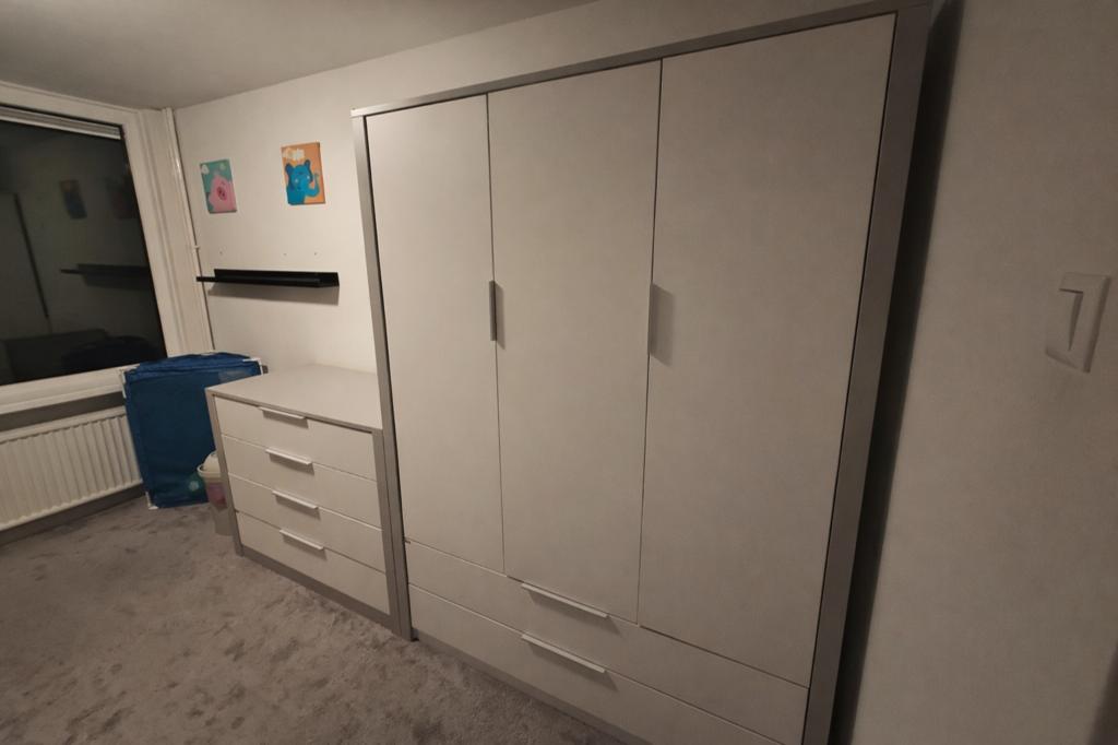 Kinderkamer - compleet (kast, commode, ledikant, matras), Kinderen en Baby's, Ophalen, Zo goed als nieuw, Jongetje of Meisje