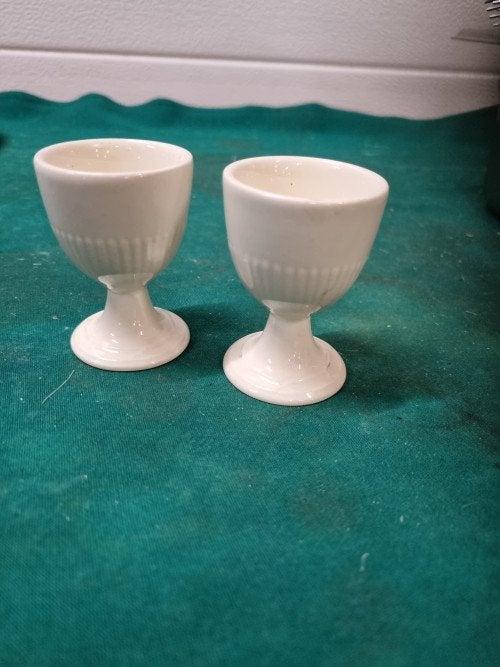 eierdoppen 2 x creme aardewerk, Ophalen of Verzenden
