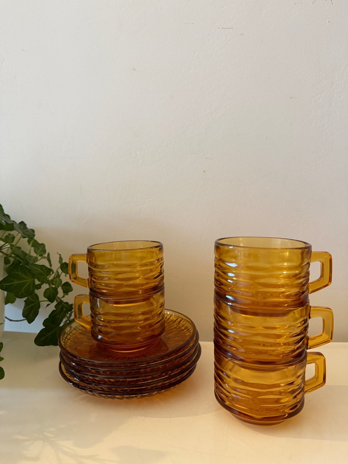 Set van 5 amberkleurige espresso kop em schotels, Ophalen of Verzenden