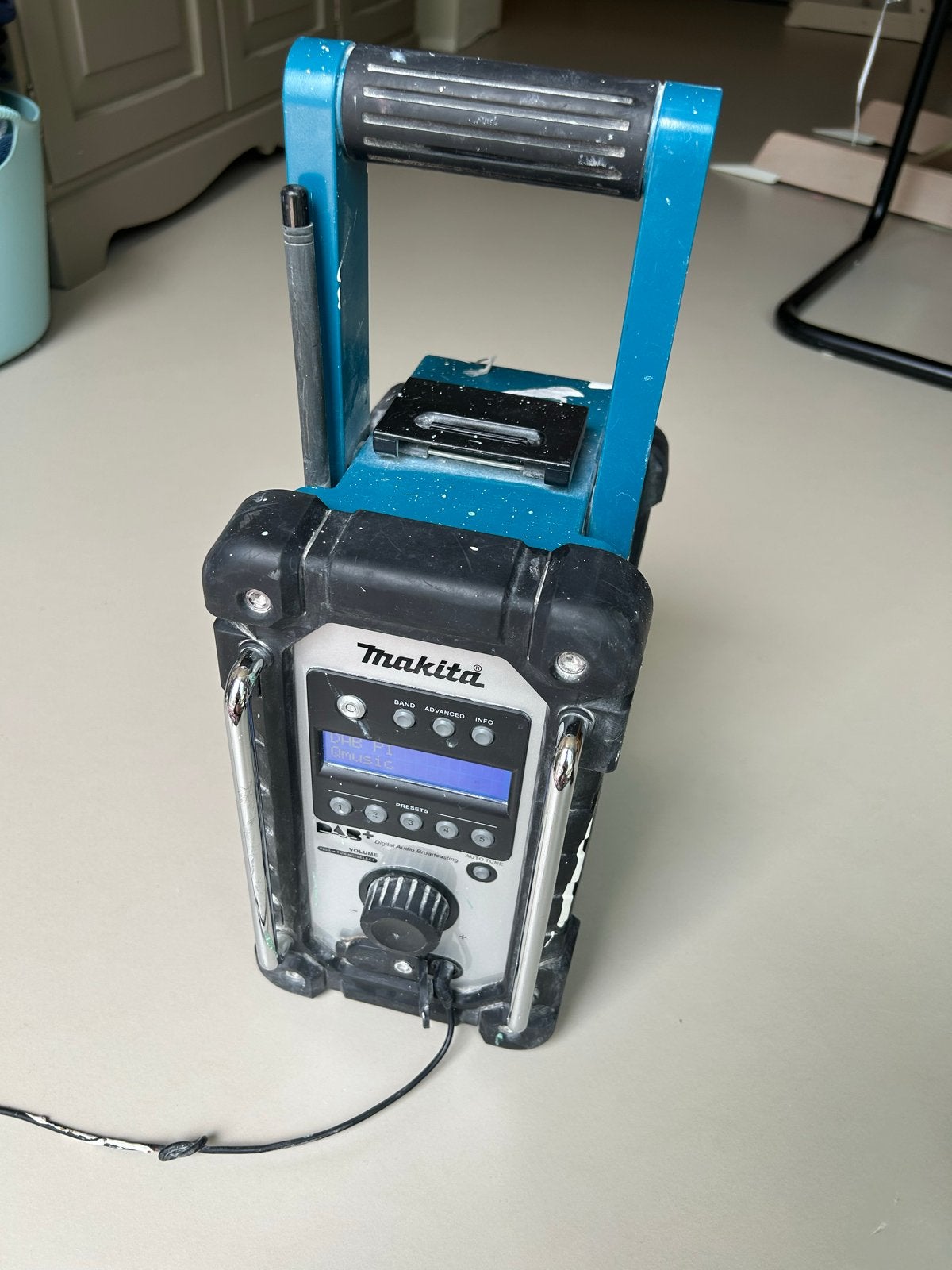 Makita DMR110 DAB+ Bouwradio - Robuust en Draagbaar, Audio, Tv en Foto, Radio's, Ophalen, Gebruikt, Bouwradio