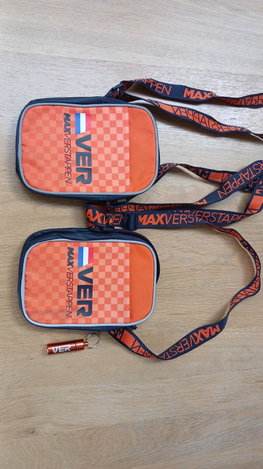 Max Verstappen schoudertasje / nektasje (2 stuks), Ophalen of Verzenden, Nieuw, Oranje, Overige merken