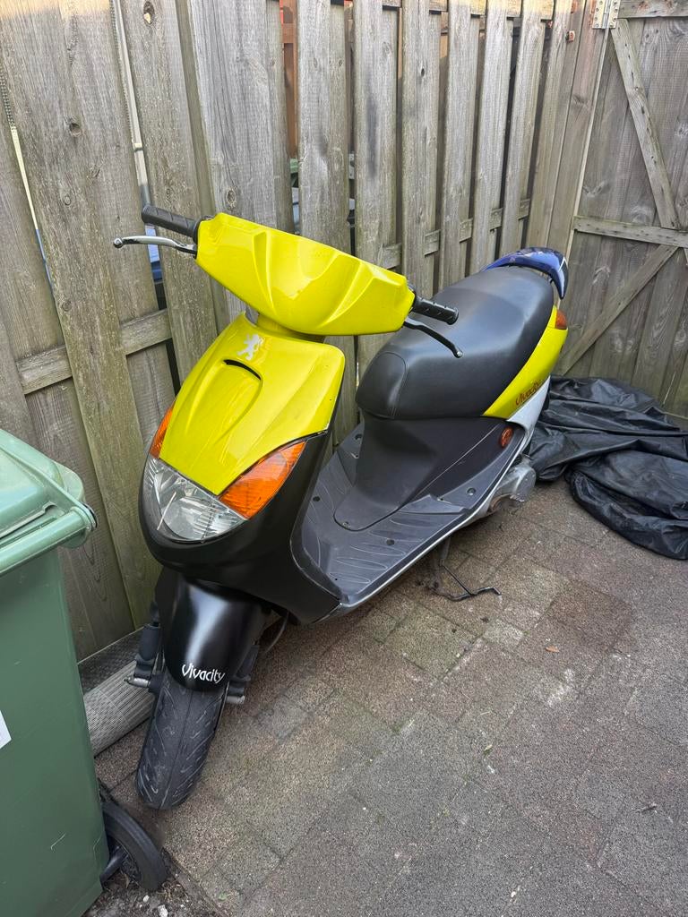 Peugeot Vivacity Scooter - Geel/Zwart, Fietsen en Brommers, Scooters | Peugeot, Ophalen, Gebruikt, 70 cc, Benzine