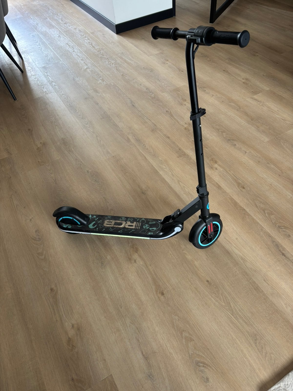 RCB Happy elektrische step, Fietsen en Brommers, Ophalen of Verzenden, Zo goed als nieuw, Elektrische step (E-scooter)