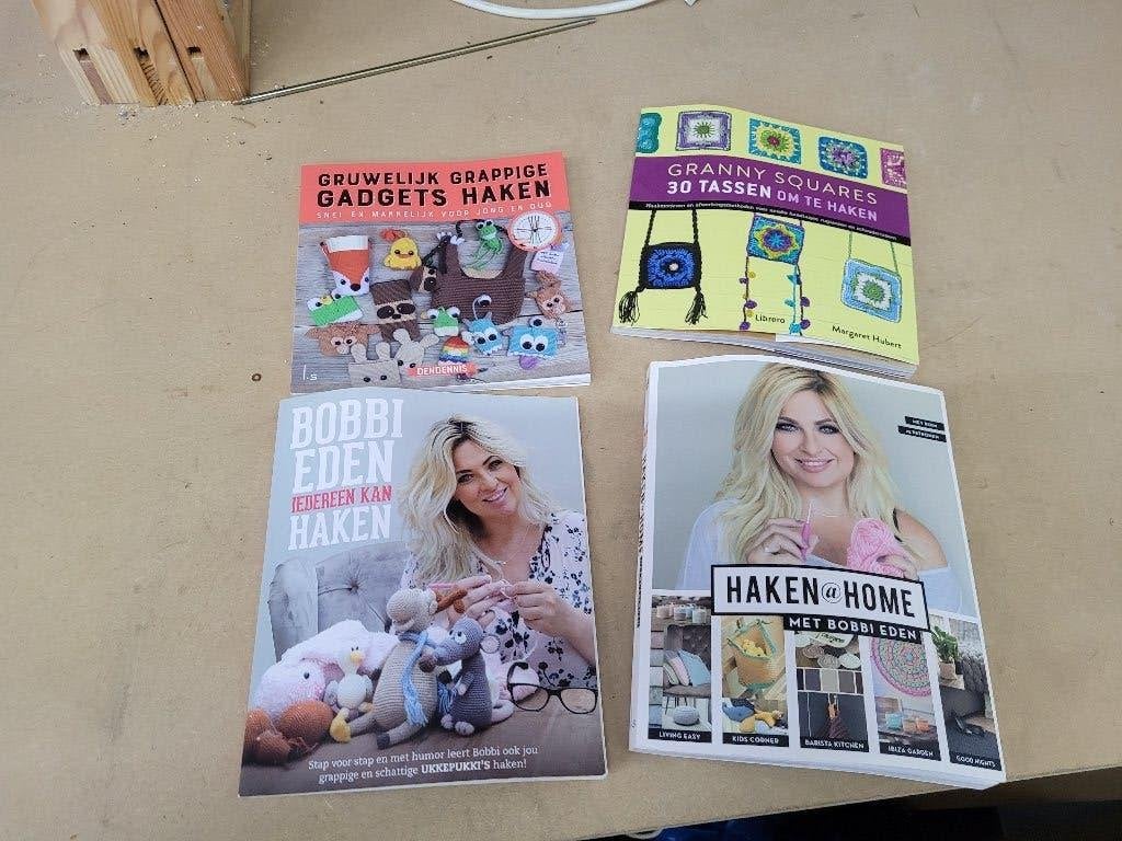 4 x boeken alles over haken met alles erop en eraan, Boeken, Ophalen of Verzenden, Zo goed als nieuw, Breien en Haken
