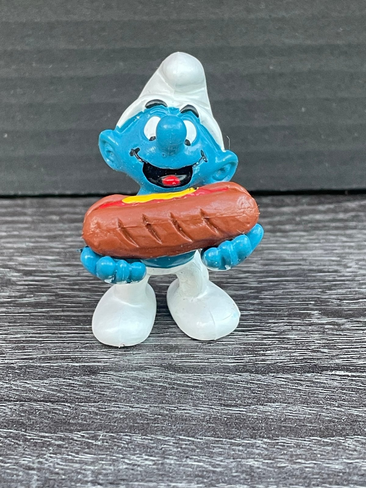 Smurf met Hotdog Figuurtje - Vintage Smurfen Collectible, Verzamelen, Smurfen, Ophalen of Verzenden, Gebruikt, Overige Smurfen