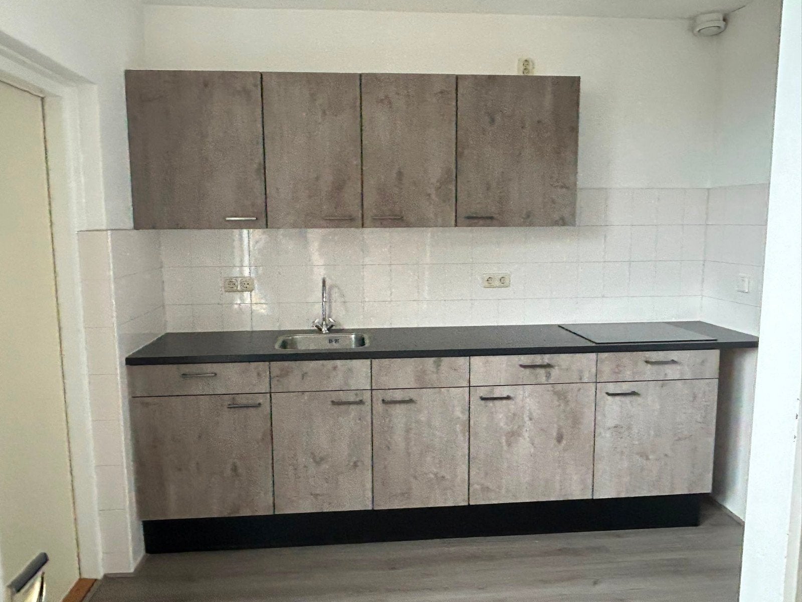 Zeer nette keuken 3 meter met kraan en inductiekookplaat, Huis en Inrichting, Ophalen, Zo goed als nieuw, Wit