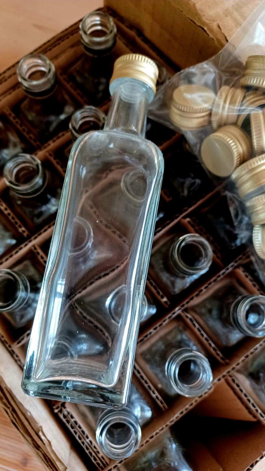 24 Kleine Glazen Flesjes met dop - 60 ml, Ophalen of Verzenden, Nieuw, Meerkleurig, Glas