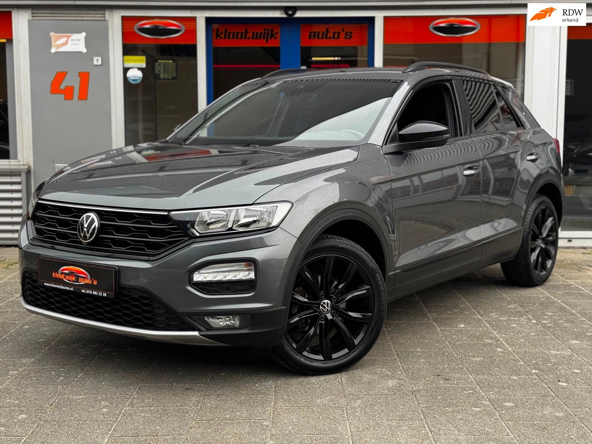Volkswagen T-Roc 1.5 TSI Sport Black Style Digital Dash Elec, Auto's, Volkswagen, Zwart, 4 cilinders, 150 pk, Leder en Stof